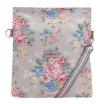 Krémovámodrá-oboustranná-crossbody-kabelka-Cath-Kidston3